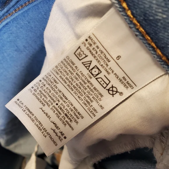 💐5/$35💐 Size 6 - Mid-Rise Kicker Boot Cut Jeans - Old Navy - Picture 5 of 6